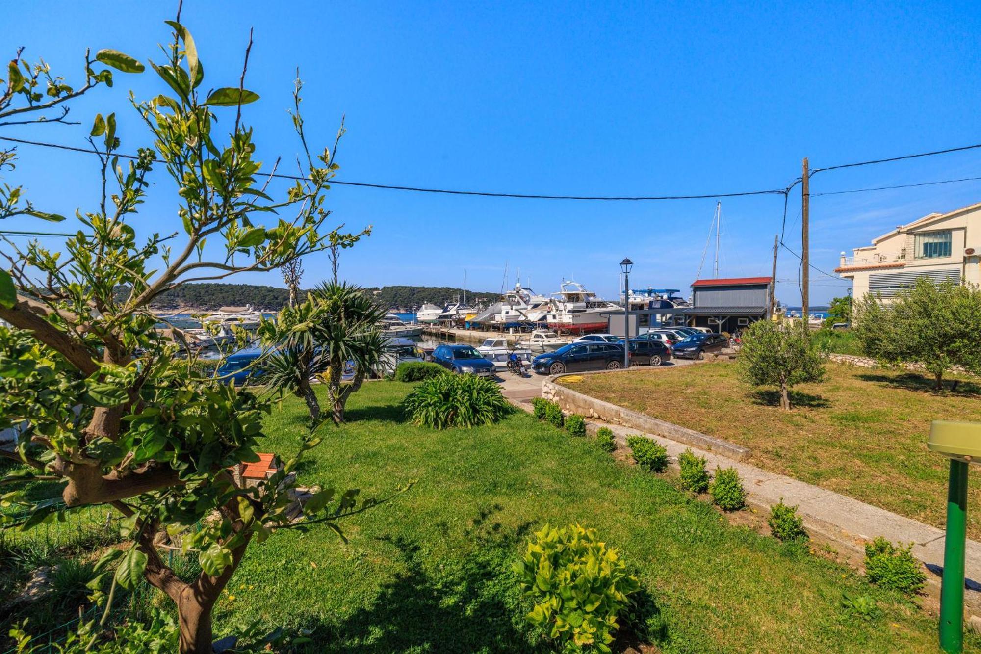 Apartments Near The Sea Barbat Barbat na Rabu Dış mekan fotoğraf